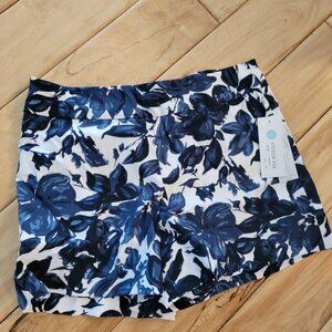 NWT Navy and White Floral High Waisted Shorts - Medium